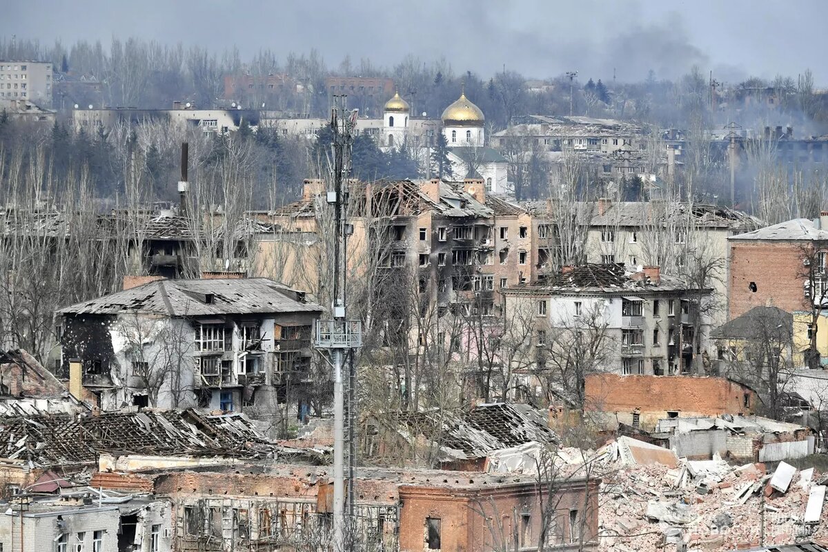 Разрушенные здания в Артемовске. © РИА Новости / Евгений Биятов