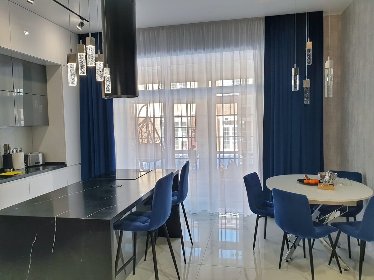 Удачное сочетание цвета штор с мебелью в помещении