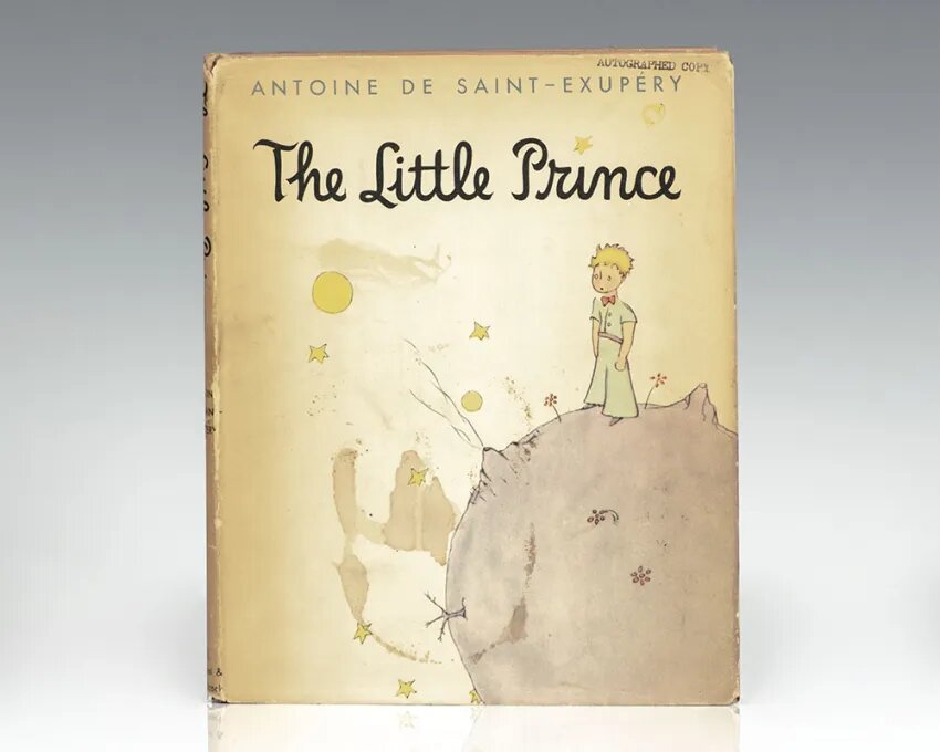Первое англоязычное издание. Нью-Йорк, 1943 г. Фото с сайта https://www.raptisrarebooks.com/product/the-little-prince-first-edition-antoine-de-saint-exupery-signed-1943-rare-books/