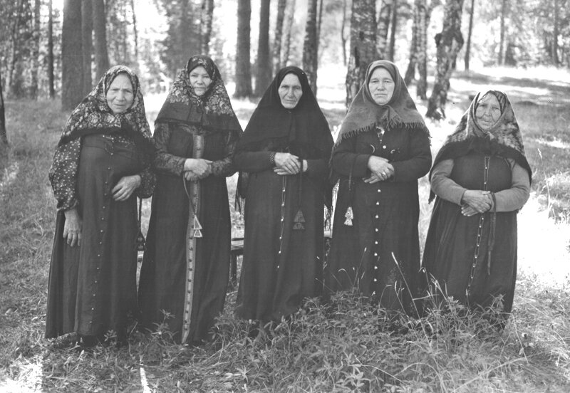 Зауральские монахини-старообрядцы. Источник: https://lad-shadrinsk.ru/azbuka-tradicij-narodnaja-kultura-zauralja-bukva-d-dvoedane/