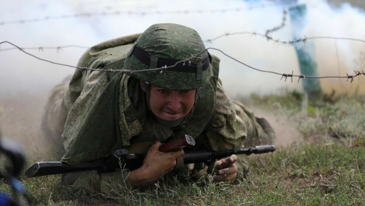     С началом специальной военной операции в Ростовской области появилось много волонтеров, которые помогают бойцам на передовой. Однако руководитель гуманитарной миссии дончанин Юрий Мезинов не любит слово «волонтеры».