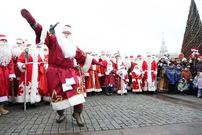 Новогодние мероприятия в Воронеже стартовали парадом Дедов Морозов/URL: https://voronej.bezformata.com/listnews/startovali-paradom-dedov-morozov/16414012/?amp=1