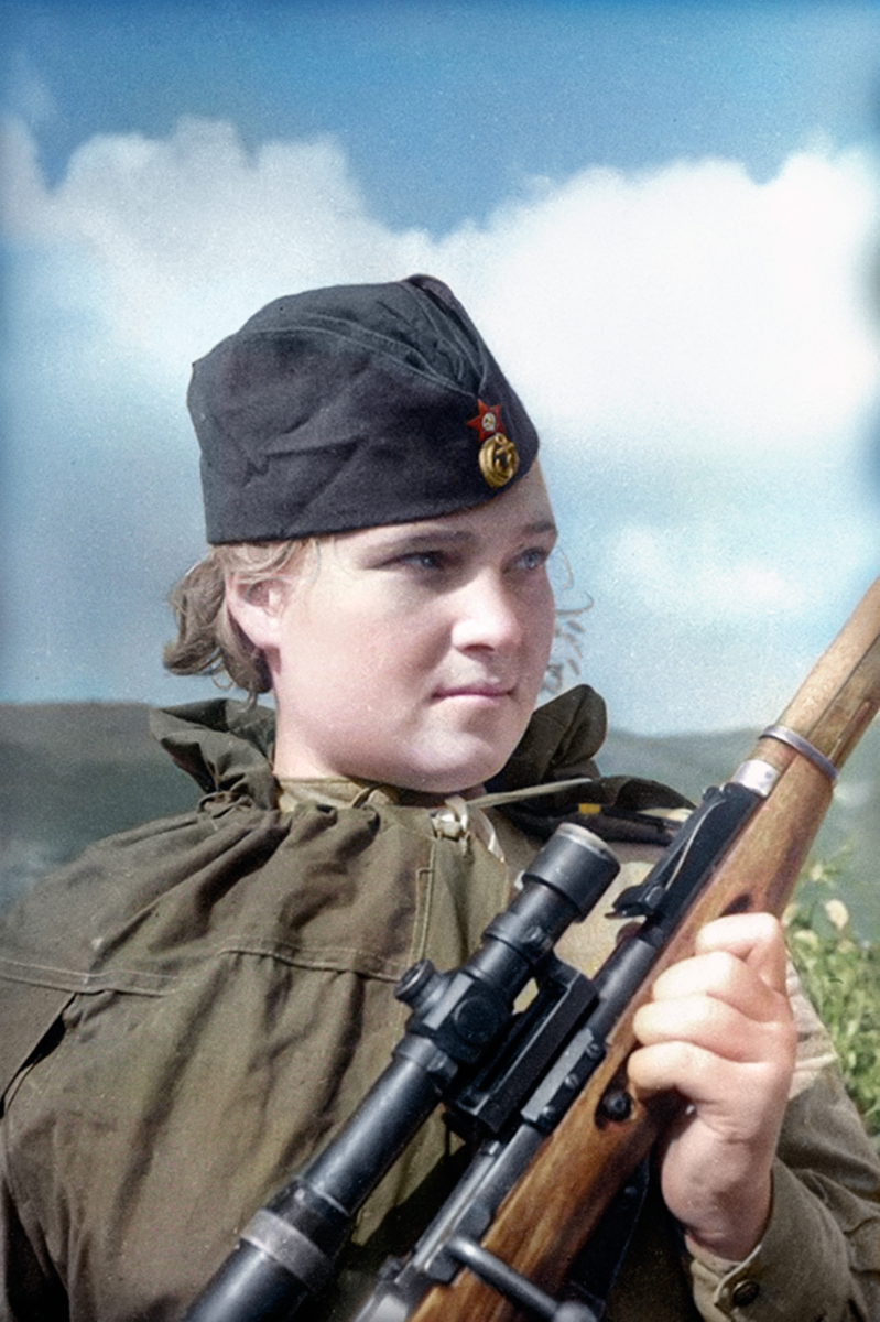Девушка-снайпер — военное фото