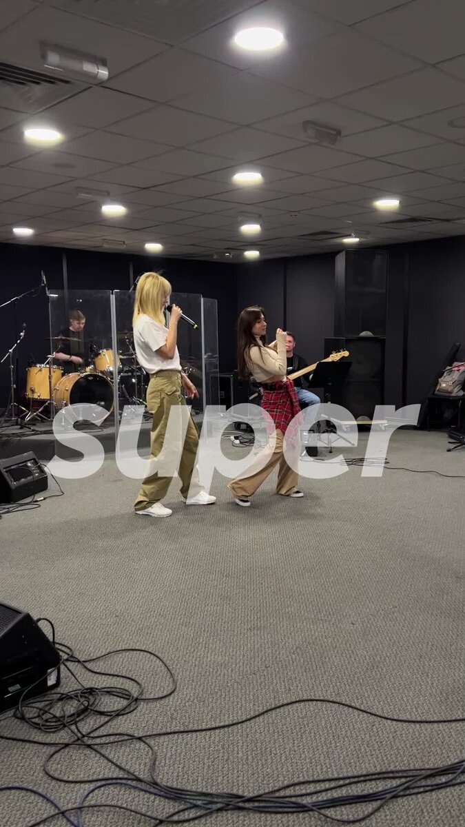    Кадры с репетиции юбилейного концерта Валерии Видео: Super