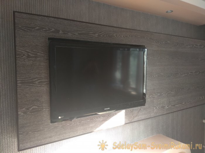 Гипсокартонная стенка с нишами и местом под телевизор в зале