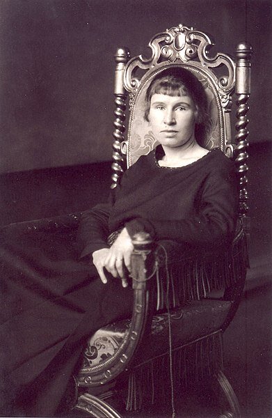 Елена Чеславовна Скржинская (24 апреля 1894 (1897?), Санкт-Петербург — 2 апреля 1981 года, Ленинград) — советский историк-медиевист и филолог. Доктор исторических наук (1961)