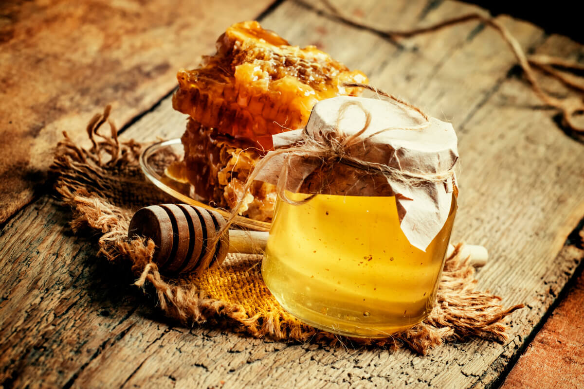 Бешеный мед. Мед. Пчелы и мед. Мёд натуральный. Пчелиный мёд.