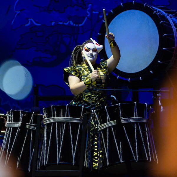     Японское барабанное шоу «Море синего леса» будет показано в мае