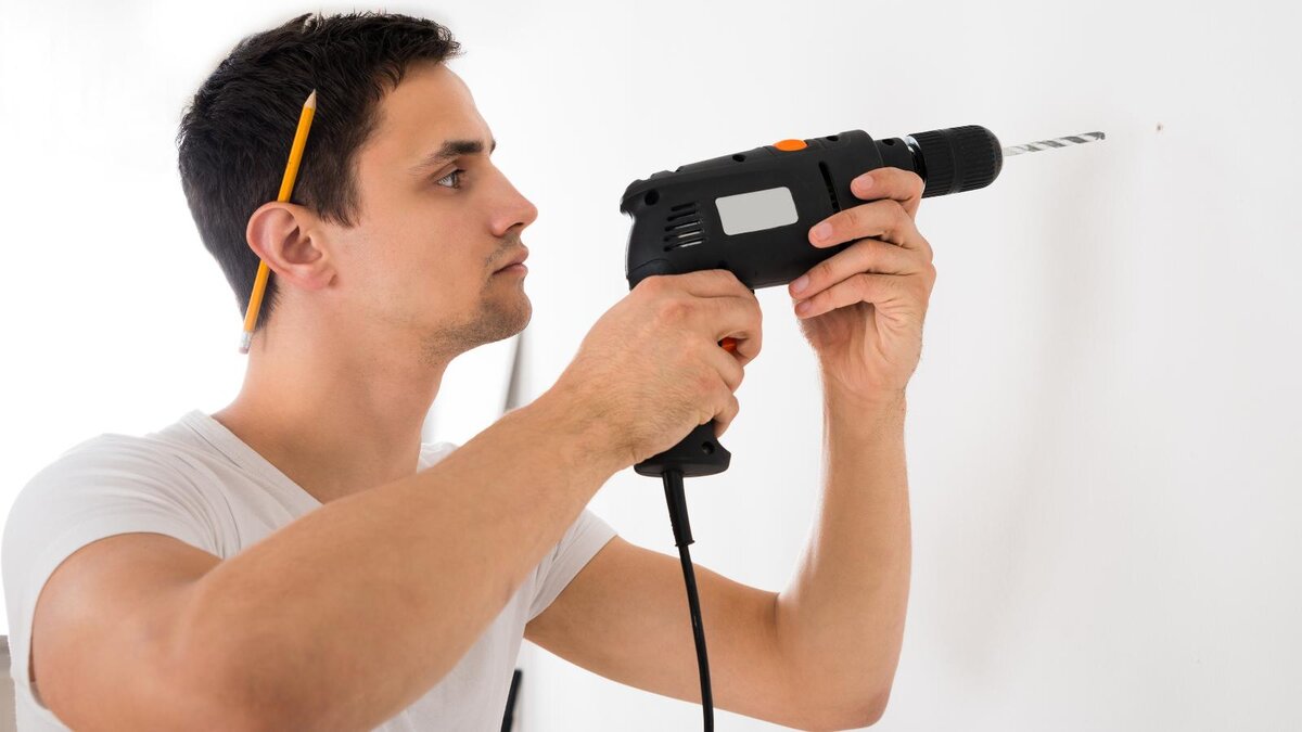 Человек сверло. Man drilling stock. Картинки дрель мэн. Мужик с дрелью. Человек сверлит стену.