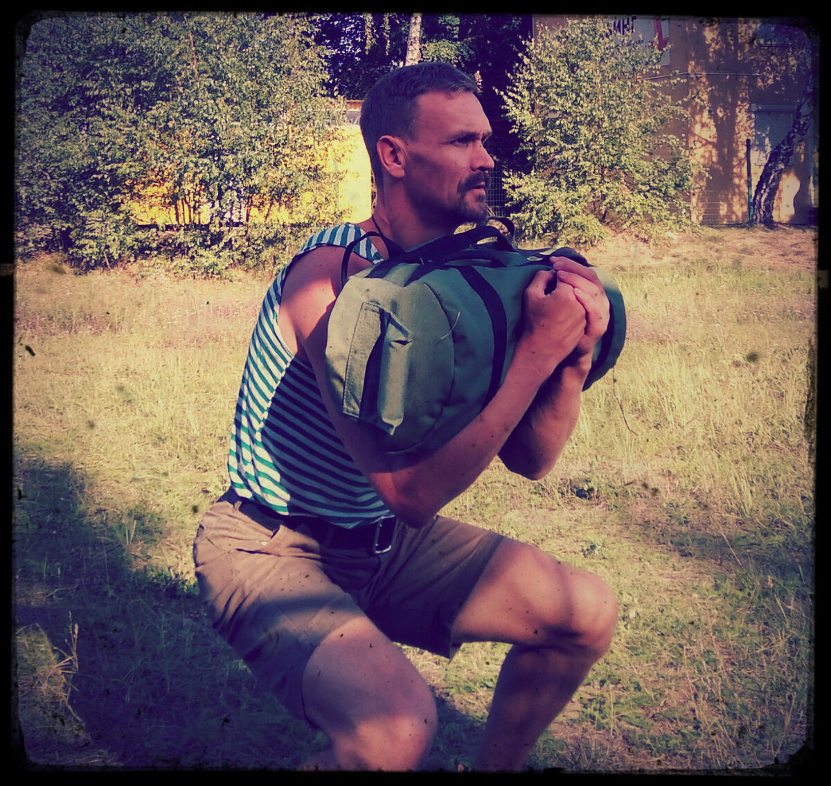 Я полгода тренируюсь с сендбегом, который очень удобен в постоянных разъездах