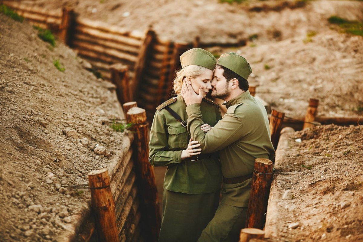 Песня а я люблю военных красивых здоровенных. Война и любовь. Фотосессия на военную тематику. Девушка солдат. Фотосессия в стиле Великой Отечественной войны.