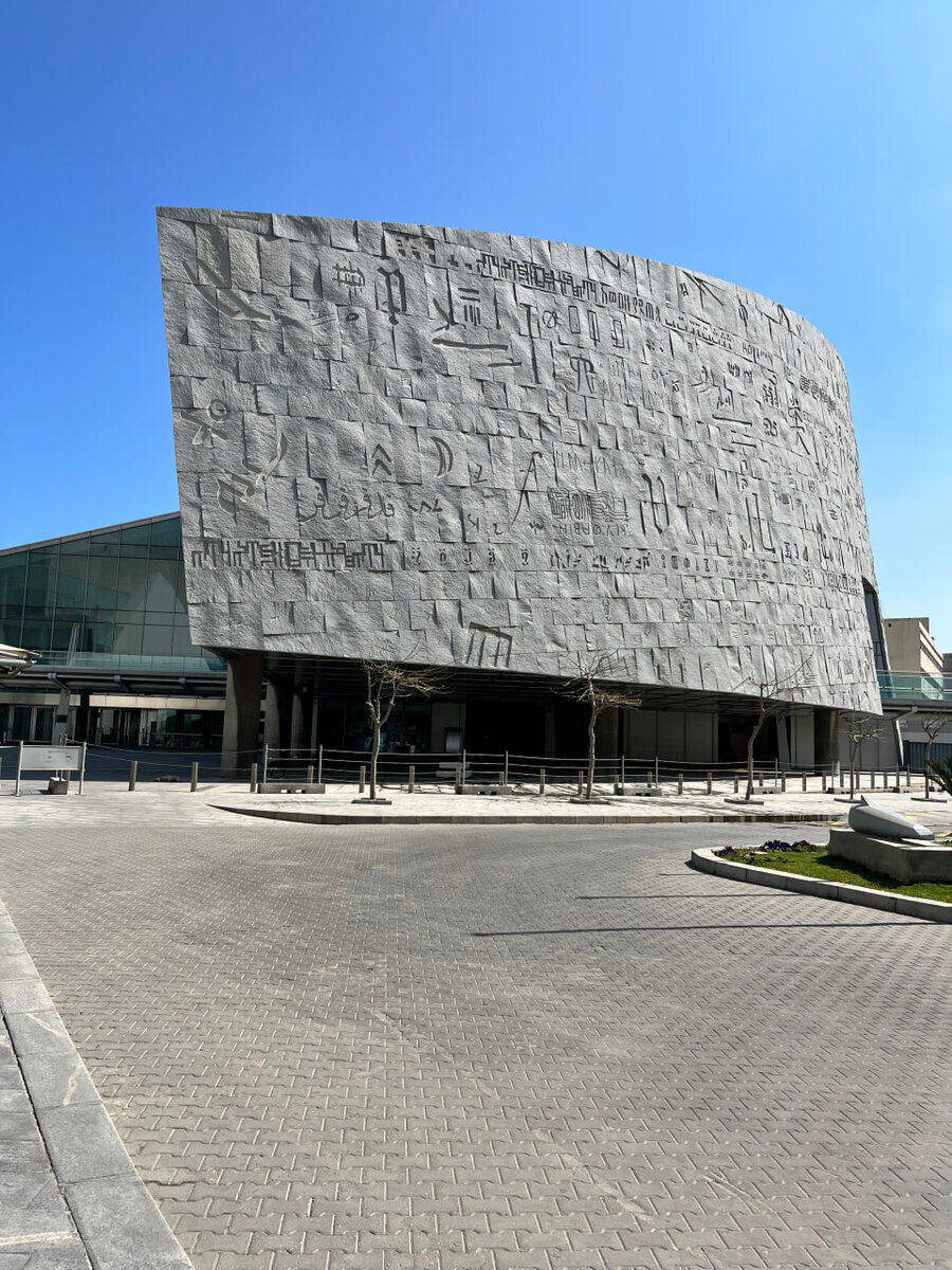 Библиотека в наши дни (листайте галерею)