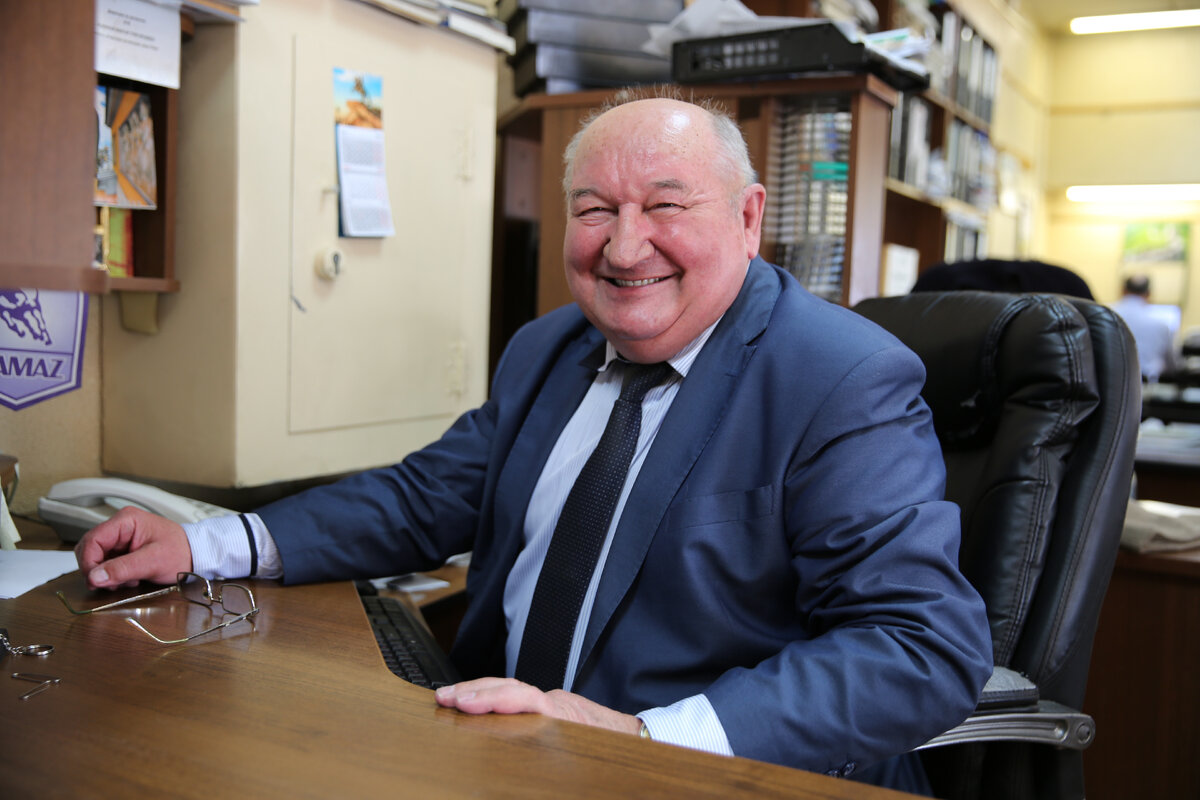 Заместитель главного инженера - начальник цеха содержания зданий и сооружений ОАО «РИАТ» Виктор Селюков.