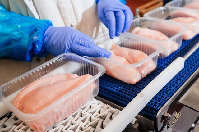    Ждут ли россиян перебои с поставками мяса птицы на прилавки магазинов?