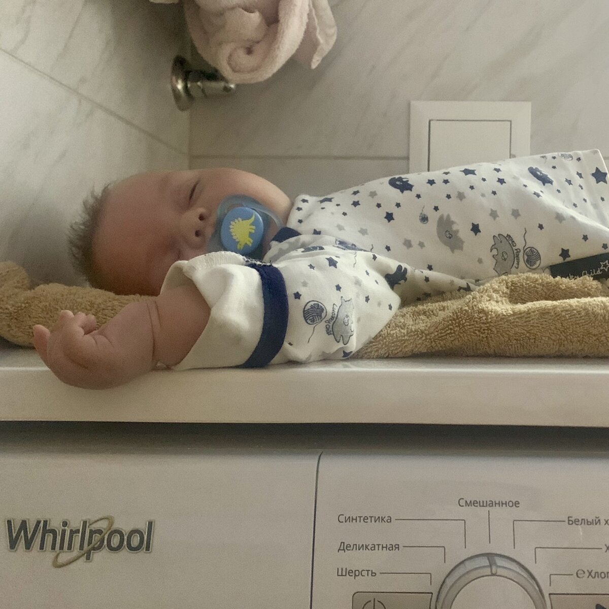 Выбился из сил и заснул