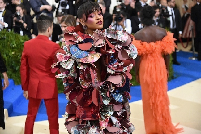 Рианна на Met Gala, 2016 год