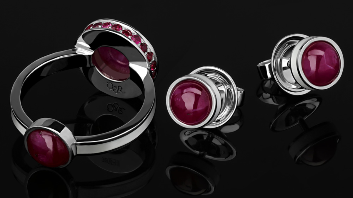 Пусеты и кольцо SATTELITE RUBY с природными рубинами оттенка «голубиная кровь», OLGA SHATROVA.
