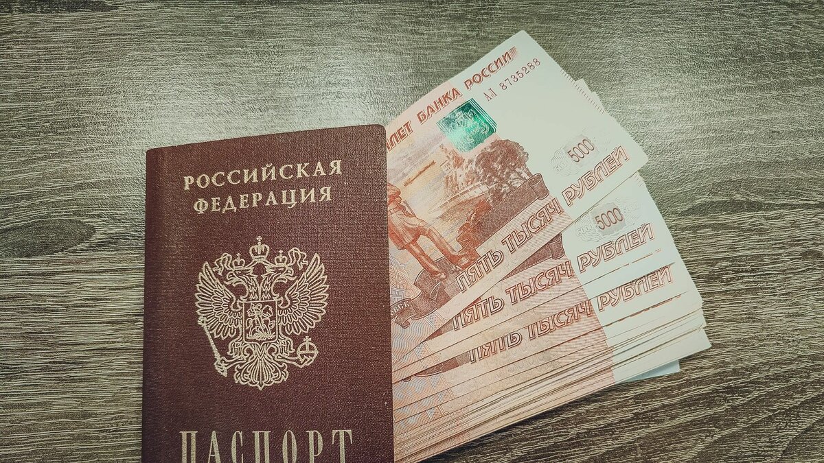     Медсестрам будут доплачивать 4500 тысяч рублей, врачам — почти в три раза больше.