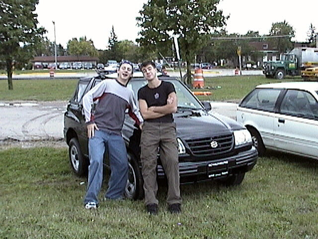 2001. Купил машину в салоне. Было круто.