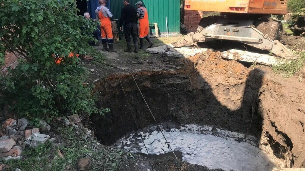     Злополучный ливневый коллектор, в котором, предположительно, погибла пожилая ростовчанка, до 2018 года был бесхозным, заявил исполняющий обязанности сити-менеджера Юрий Овчинников.