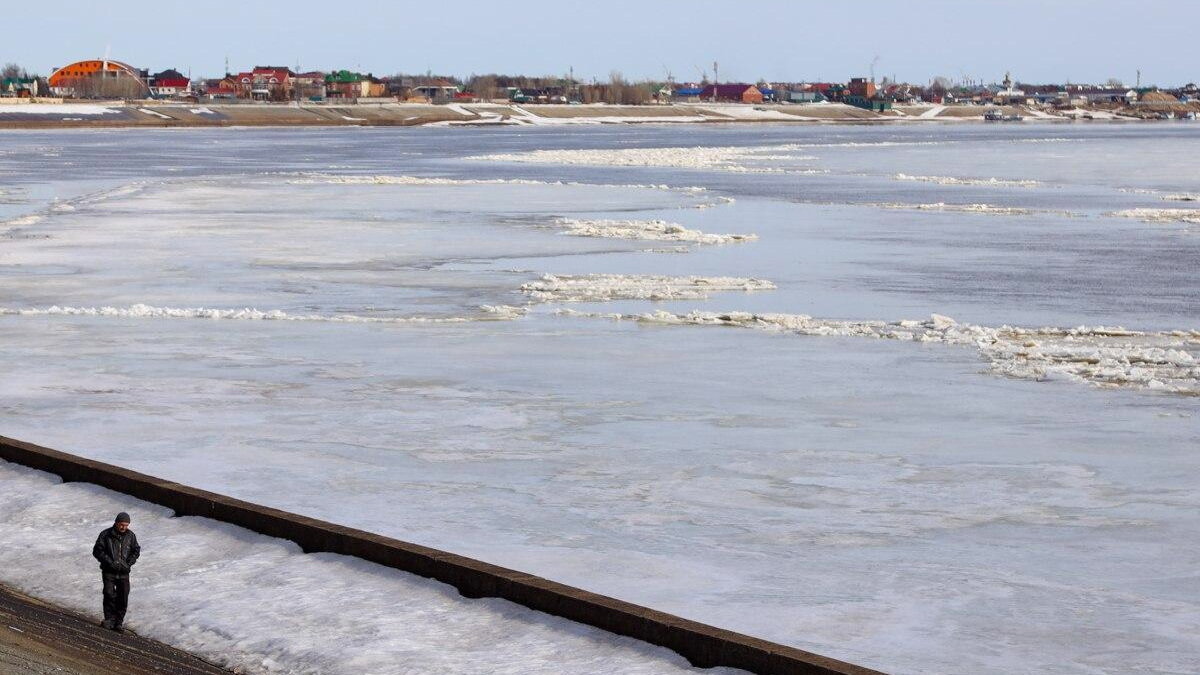    В Югре ледоход на Оби начнётся на этой неделе