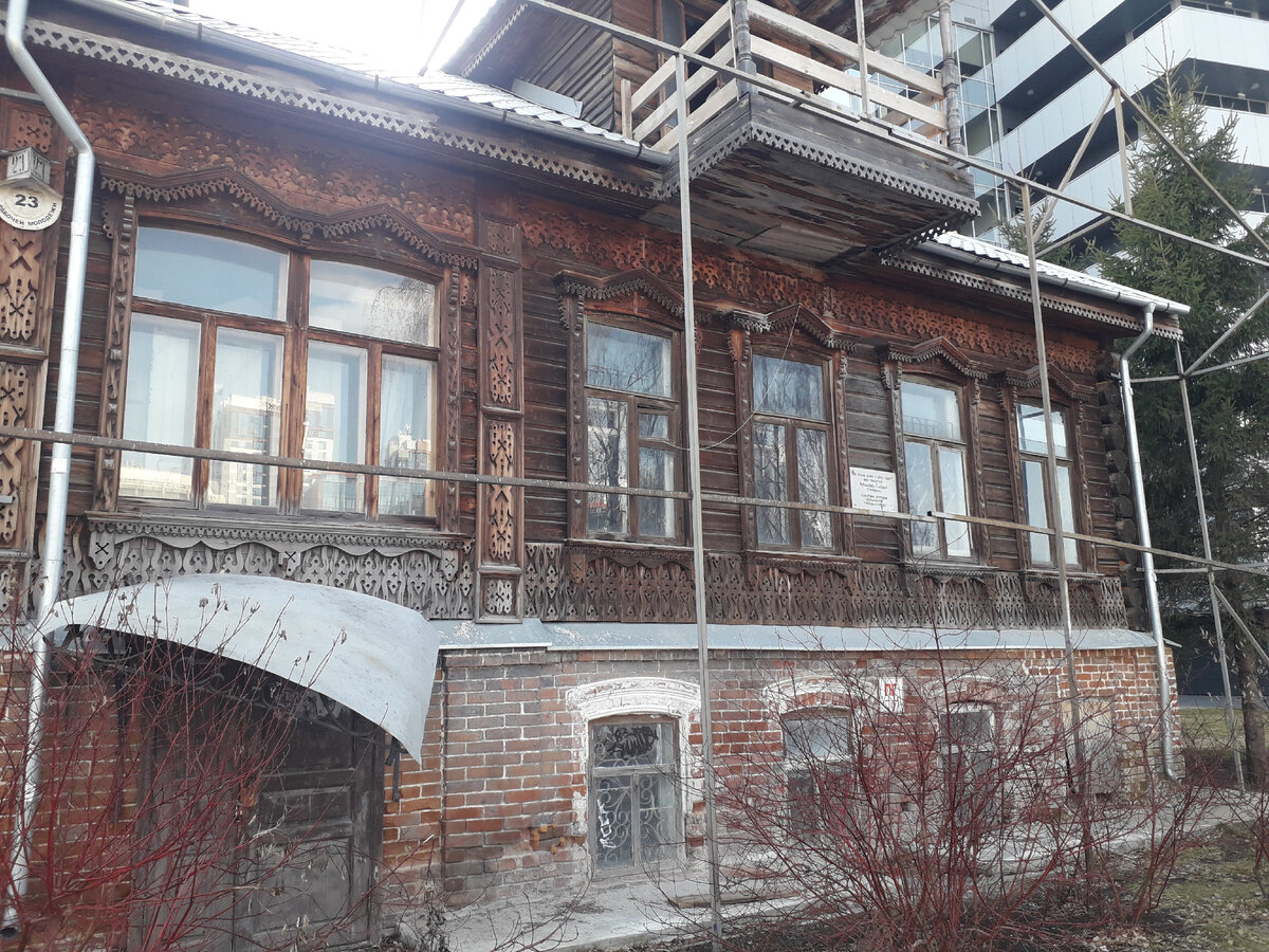 Аркадий Гайдар прожил в Екатеринбурге в этом доме 3 месяца, работая в газете журналистом. Фото автора.