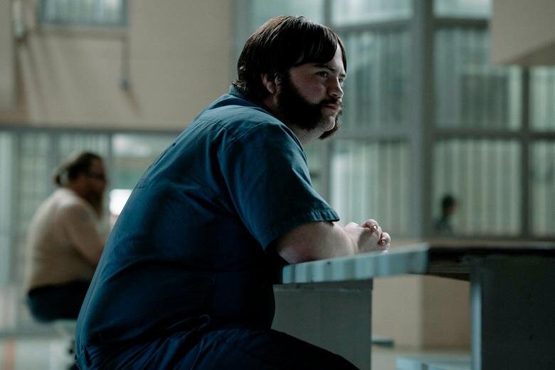    Кадр из мини-сериала «Черная птица»