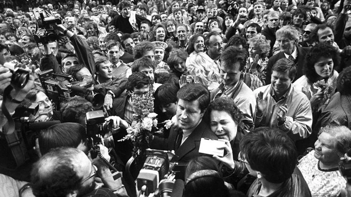 Народный фронт латвии 1990. Латвия 1990. Народный фронт латвии 1990. Рига 1990. Латвия 1990.