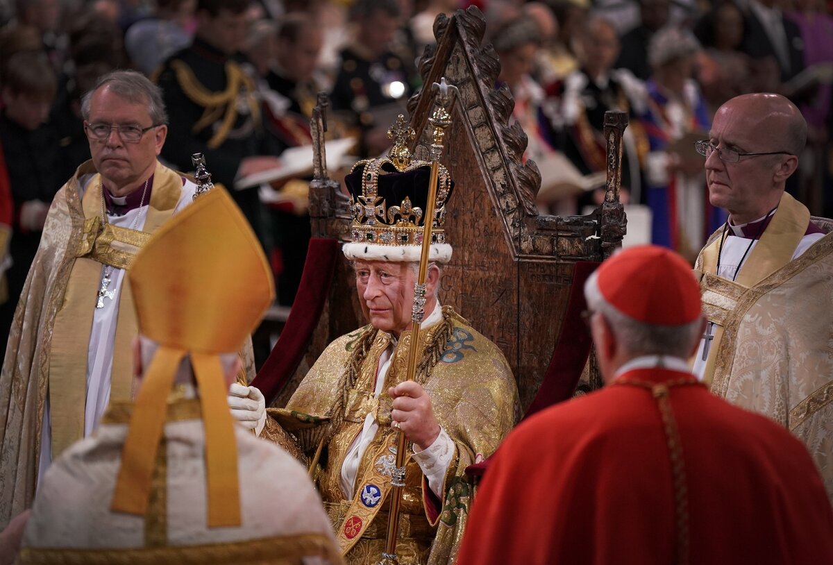    Карл выглядел грустным на церемонии коронации Фото: Getty Images