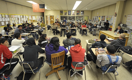 Лишь 22% американских школьников смогли правильно ответить на вопросы об основных принципах и ценностях, на которых основаны гражданское общество и демократическое государство. Фото: GLOBAL LOOK PRESS