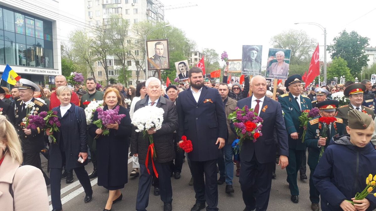 Молдова: самый большой флаг Победы против желто-голубой косынки |  Политнавигатор | Дзен