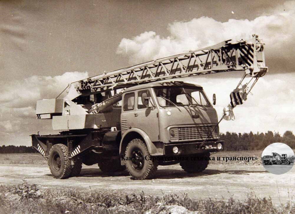 КС-3577 грузоподъемностью 12,5 т на шасси МАЗ-5334