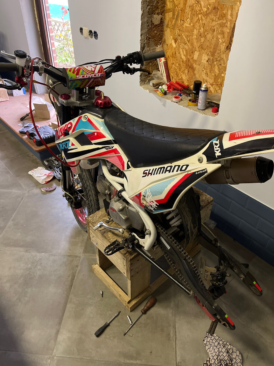 На этой фотографии, мой питбайк Kayo Krz classic 2018 года.