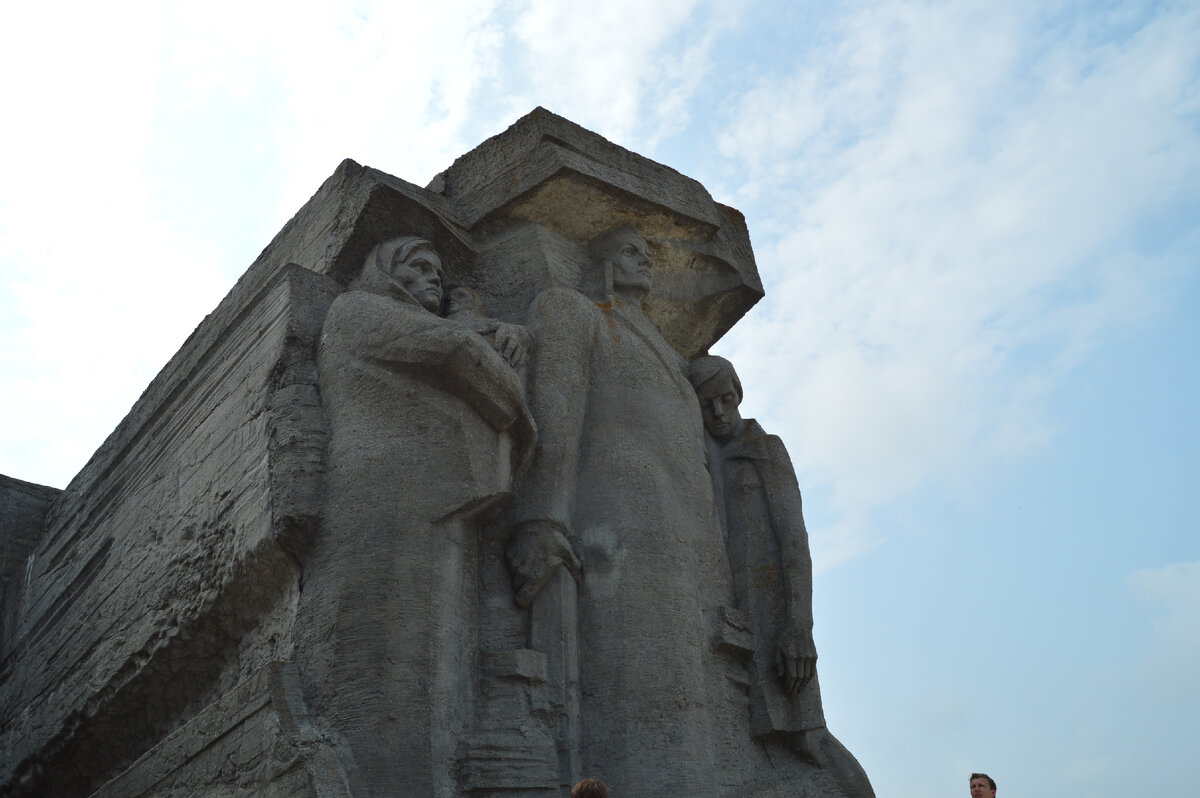 Скульптура Аджимушкайских каменоломен... (фото из личного архива)