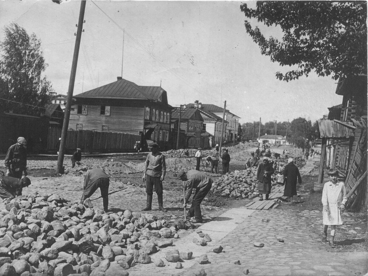 Начало улицы Карла Маркса, чётная сторона. 1930-е гг.