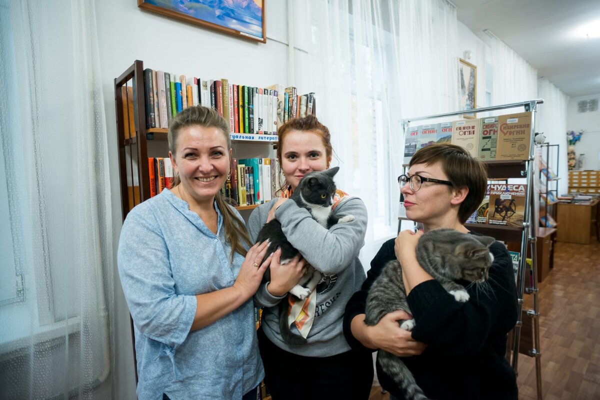 Поэт Анна Долгарева в линевской библиотеке