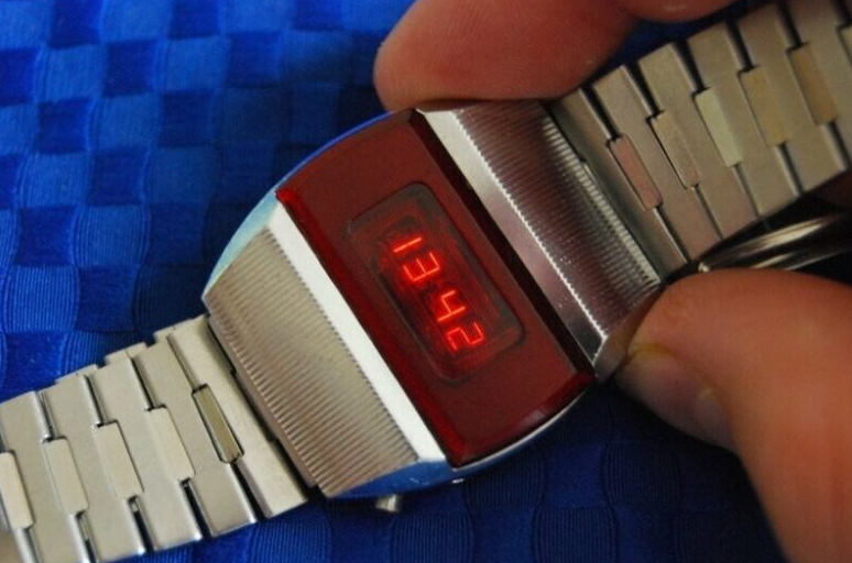 Традиции передаются из поколения в поколение. Голодное военное прошлое научило советских людей бережно относиться не только к вещам, но и к близким людям.-8