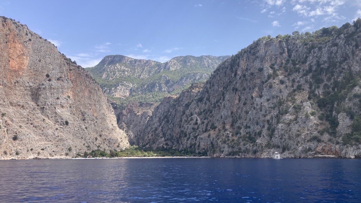 Вид на долину с моря
