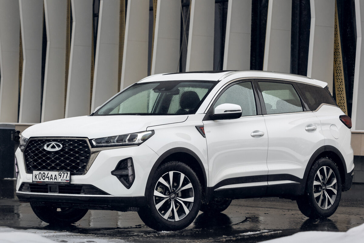    Обрамление решётки радиатора напоминает одновременно об Audi Q5 (формой) и Mazda6 (заходящими под фары «усами»)   
Вячеслав Крылов