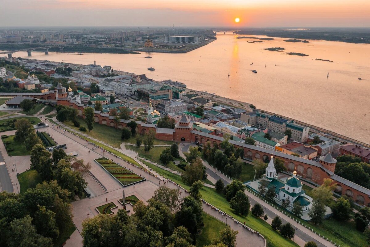 Вид сверху на Стрелку Оки и Волги и территорию Нижегородского кремля