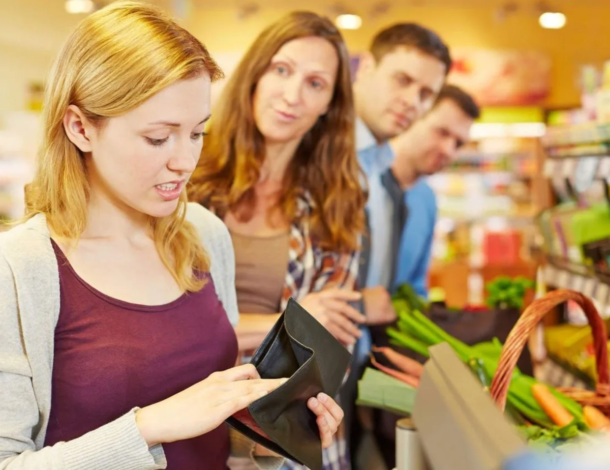    Потребительские цены в России практически не меняются вторую неделю подряд: хорошо или плохо?