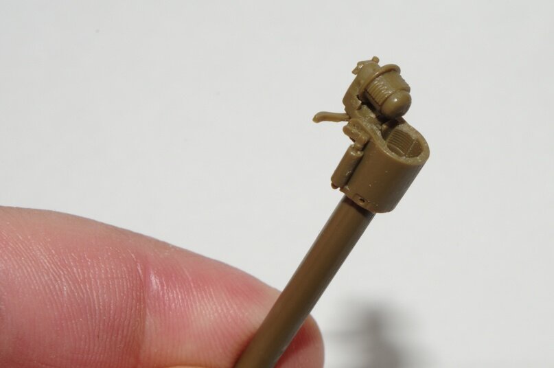 Затвор воспроизведен весьма реалистично. И может быть действующим. Правда ручка открытия неподвижна.