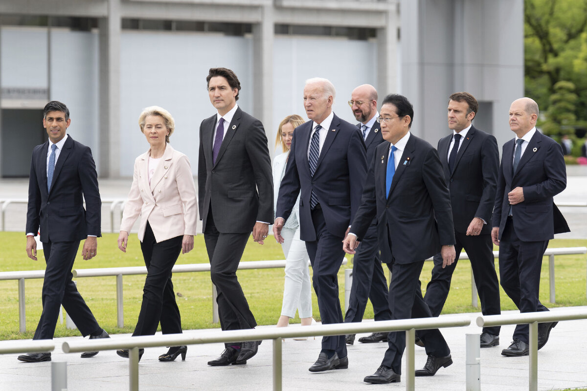 Лидеры G7 во время рабочего заседания саммита G7 в Хиросиме, Япония, 19 мая 2023 года // AP Photo / Stefan Rousseau