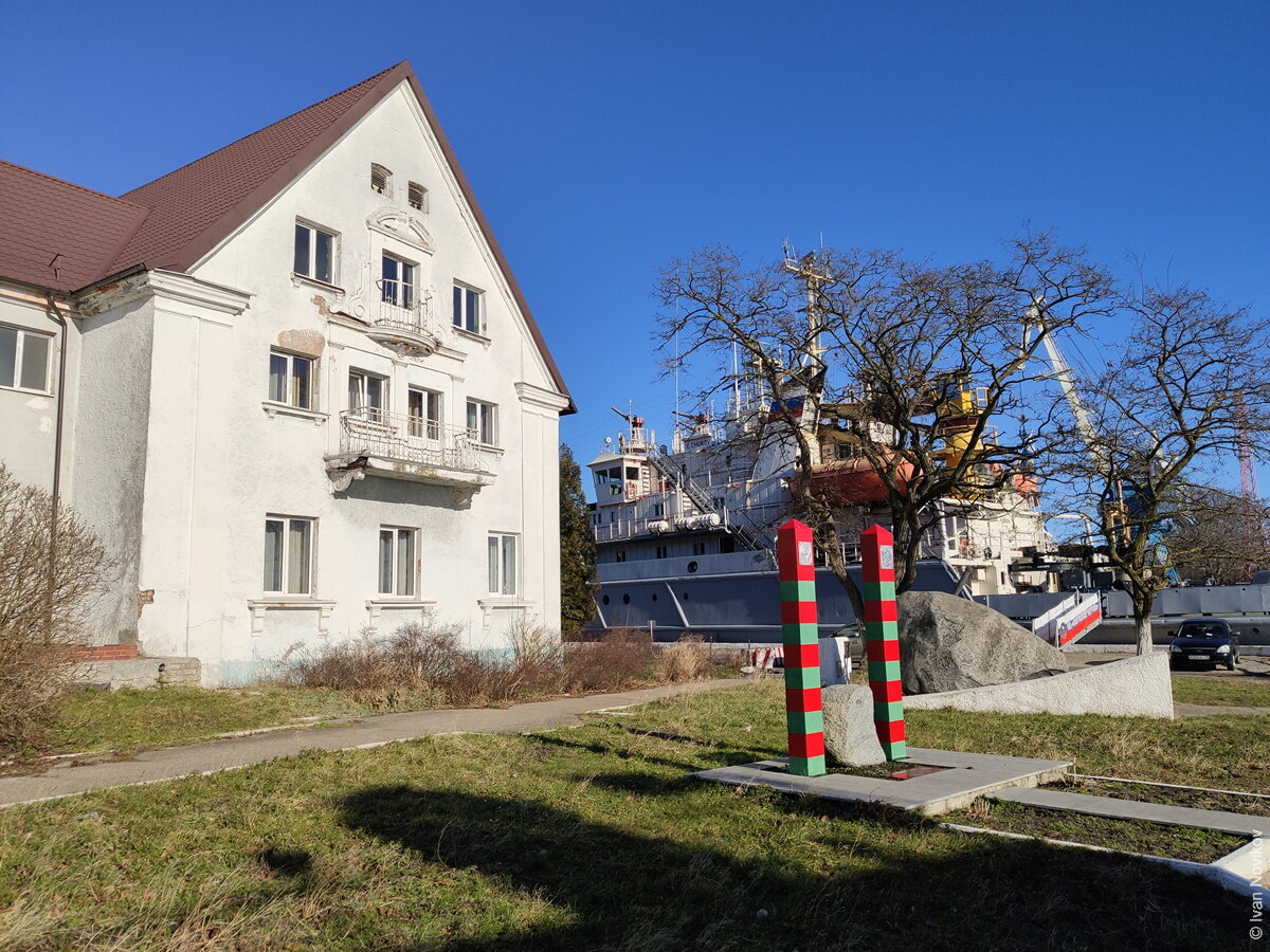 Памятный знак к 100-летию образования пограничных войск