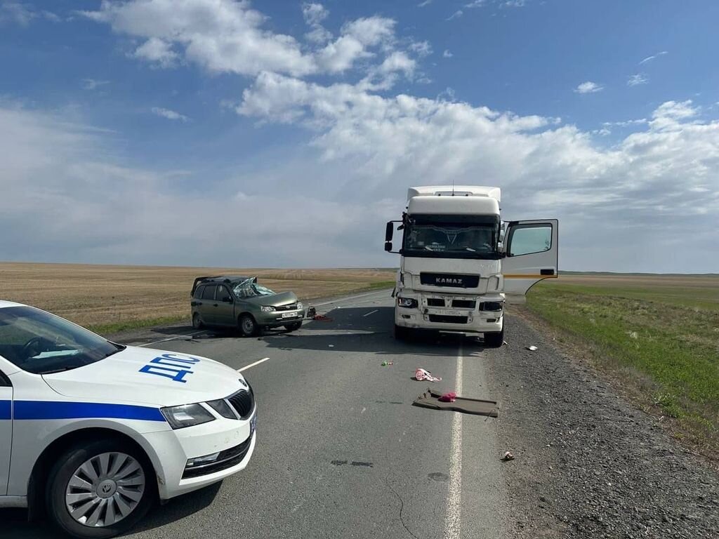 На трассе Оренбургской области столкнулись «Лада» и «КамАЗ». Погибли 2  человека | Урал56.Ру | Оренбург, Орск - главные новости | Дзен