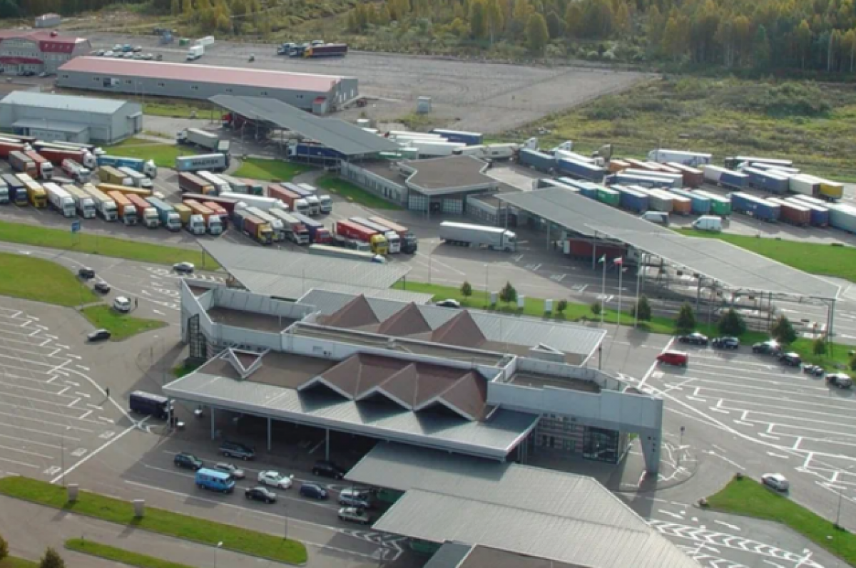    Везущего «друзьям» 130 кг разного товара финна задержали в Торфяновке