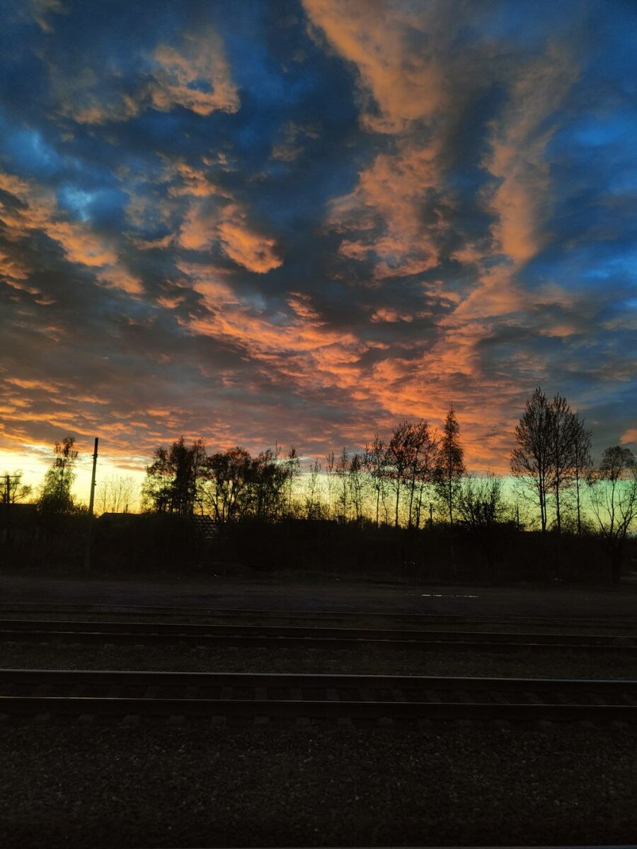 Вот так можно коротать вечерок в поезде, ожидая новый день и прибытия в следующий город