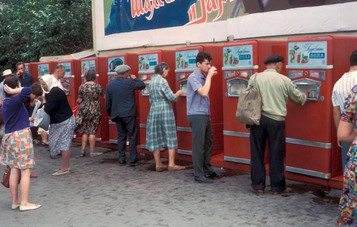 Все, кто жил в Союзе Советских Социалистических Республик, помнят автоматы, в которых продавалась вкуснейшая газировка с сиропом и без.