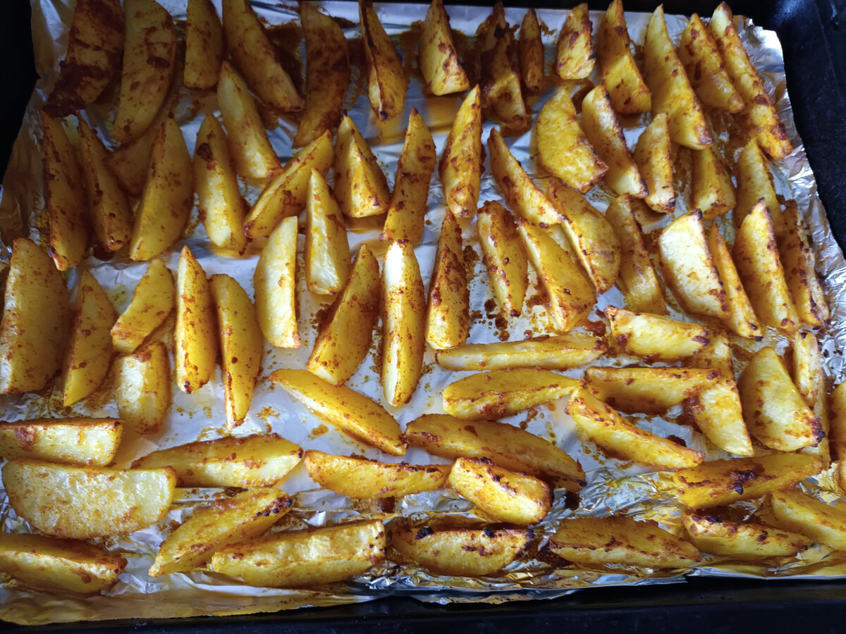 Картошка по деревенски в духовке с курицей