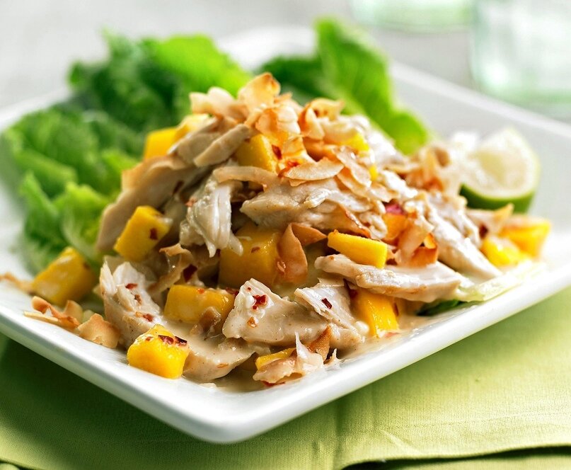 салат цезарь с яйцом